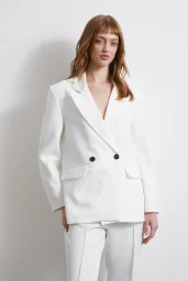 سترة بوليفيسكون كلاسيكية باللون العاجي