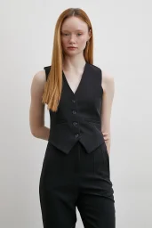 سترة بجيوب بطانة سوداء