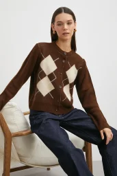 Düğmeli Baklava Desenli Hırka Kahve