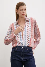 قميص مخطط بنمط إثني أحمر