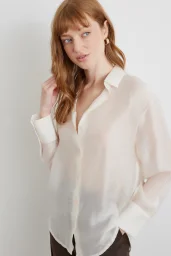 Feine Modalbluse in Ecru