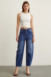 الجينز الأم مرتفع الخصر أزرق