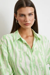 قميص نمط الحمار والحصان الأخضر