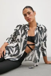 قميص نسائي بنقشات مودال باللون الخردل