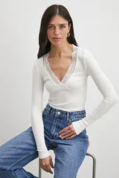 Yakası Dantelli Bluz Beyaz