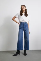 بنطلون بقصة واسعة مع تفاصيل الهاتف المحمول والأزرار أزرق