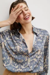 Gestrickte V-Ausschnitt-Bluse mit Schalldesign Türkis