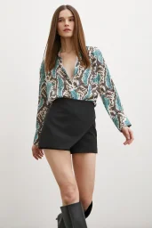 Schlangenmuster Satinbluse Grün