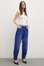 بنطلون جينز موم مرتفع الخصر بأساور مقصوصة باللون الأزرق