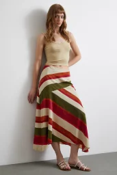 تشيري تنورة مخططة مائلة بيج