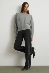 Taş İşlemeli Yüksek Bel Kesik Paça Jean Siyah