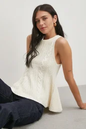 Burgu Örgü Kolsuz Triko Ekru