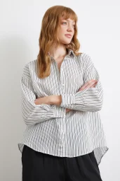 قميص بخطوط متناظرة أسود