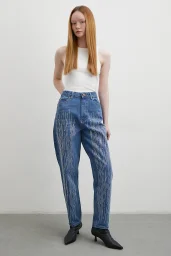 شورت جينز أنيق مطرز بالحجارة