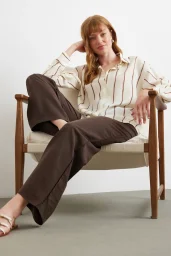 Gestreiftes Modaleshirt Braun