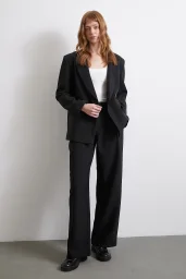 سروال واسع الساق بتفاصيل الحزام الأسود