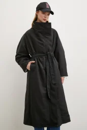 Schwarzer Trenchcoat mit Taschen
