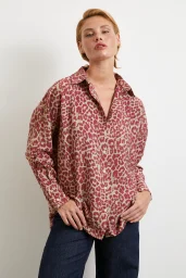 قميص جافانيز بنقشة فهود أخضر