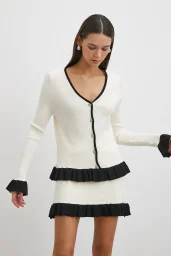 Düğmeli Eteği Fırfırlı Etekli Triko Takım Ekru