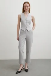 جاكيت بخطوط رمادية مبطنة