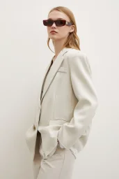 جاكيت بليزر بأزرار بيج بتفاصيل مقصوصة للهواتف