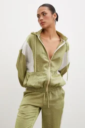 سويت شيرت مع سحَّاب وبطانة باللون الأخضر الزيتوني