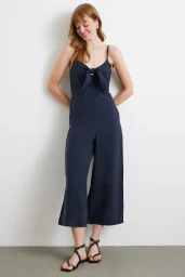 قطعة ليكرا بحمالات وعقدة عند الخصر في اللون الأزرق الداكن