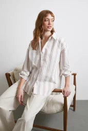 قميص مخطط باللون العاجي