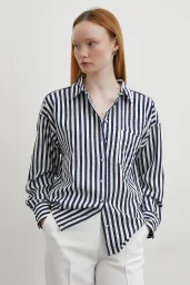 قميص متعدد الخطوط مع جيوب لون أزرق داكن