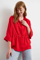 قميص كيمونو أحمر مجعد