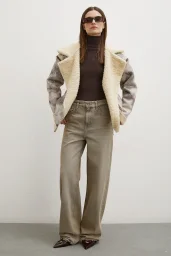 بنطلون جينز واسع عند الساق وخصر عالي