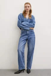 High Waist Button Closed Mom Jeans Blau