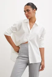 قميص كتان بأكمام واسعة باللون العاج