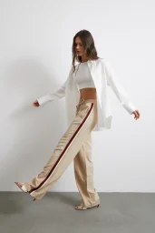 بنطلون ذو مزيج مطاطي بخصر مزدوج بلون بيج