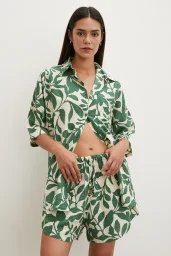 مجموعة بشورت بنقشة أوراق خضراء