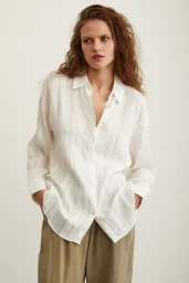 قميص مخطط بنقشة نسيجية أبيض