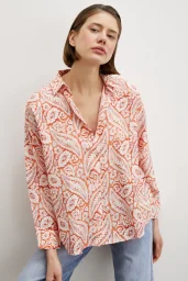 قميص بنمط الشال من الحرير المودال باللون البرتقالي