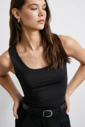 تي شيرت مبطن أسود