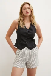 شورت بيج بجيب مخطط