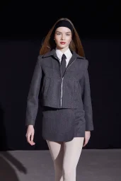 تنورة كاش مفصلة أمامية