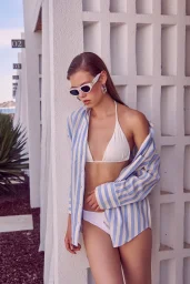 قميص كتان كبير الحجم بجيب أزرق