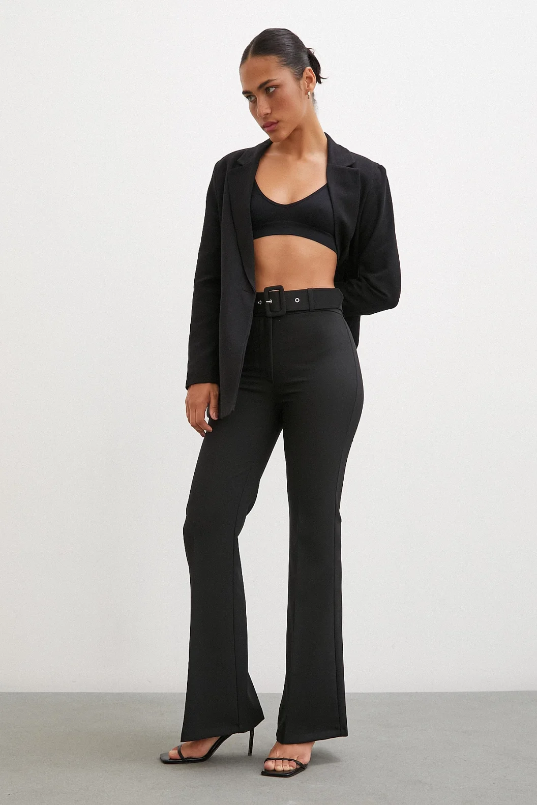 سروال فم الأسبانية ذو خصر محزز أسود