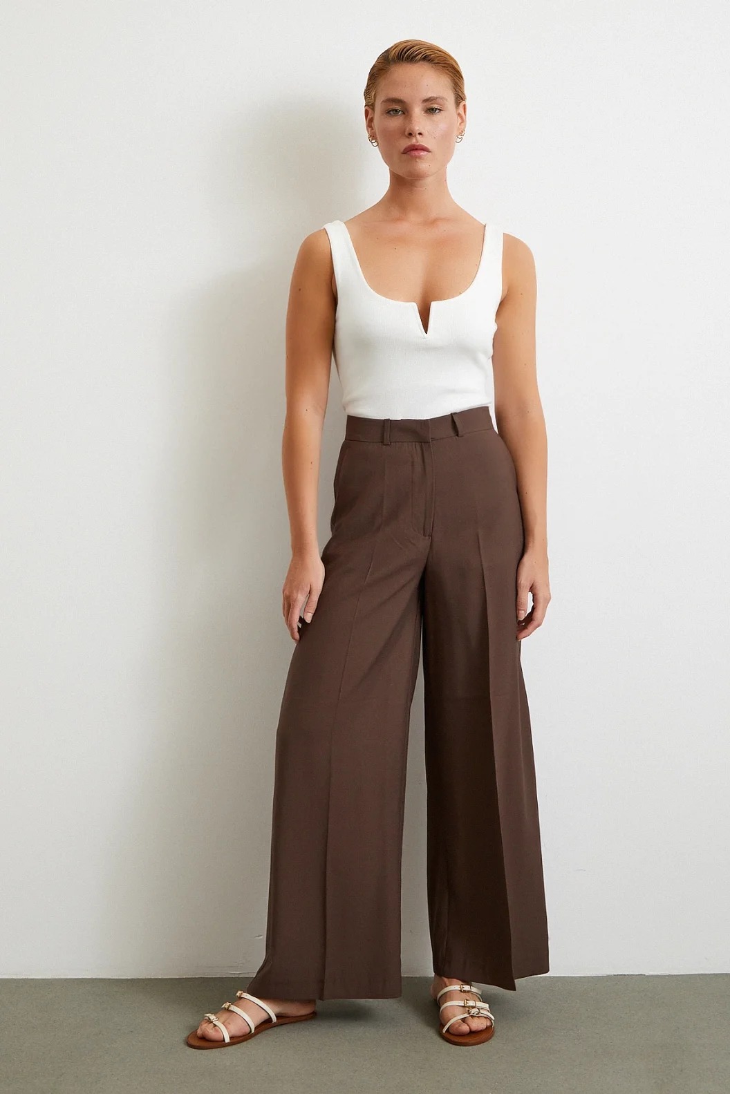 بنطلون بالاتزو بقصة واسعة كاحل - بني