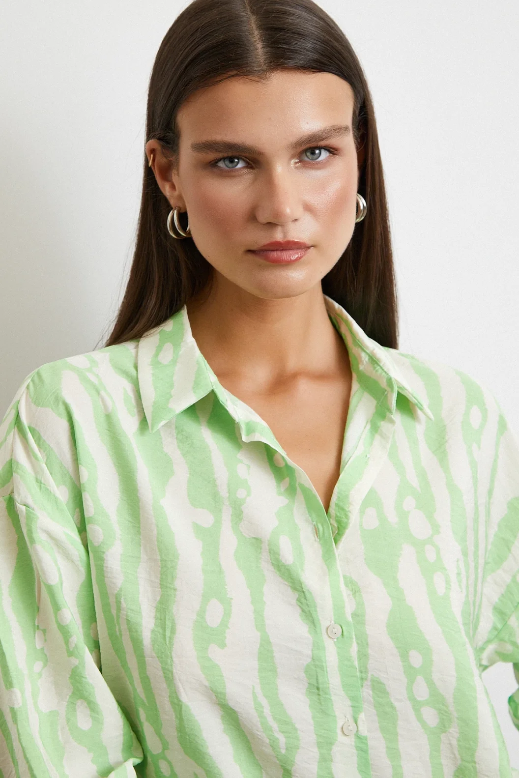 قميص نمط الحمار والحصان الأخضر