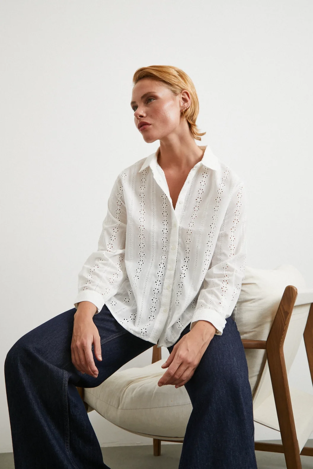 Fisto İşlemeli Gömlek Beyaz