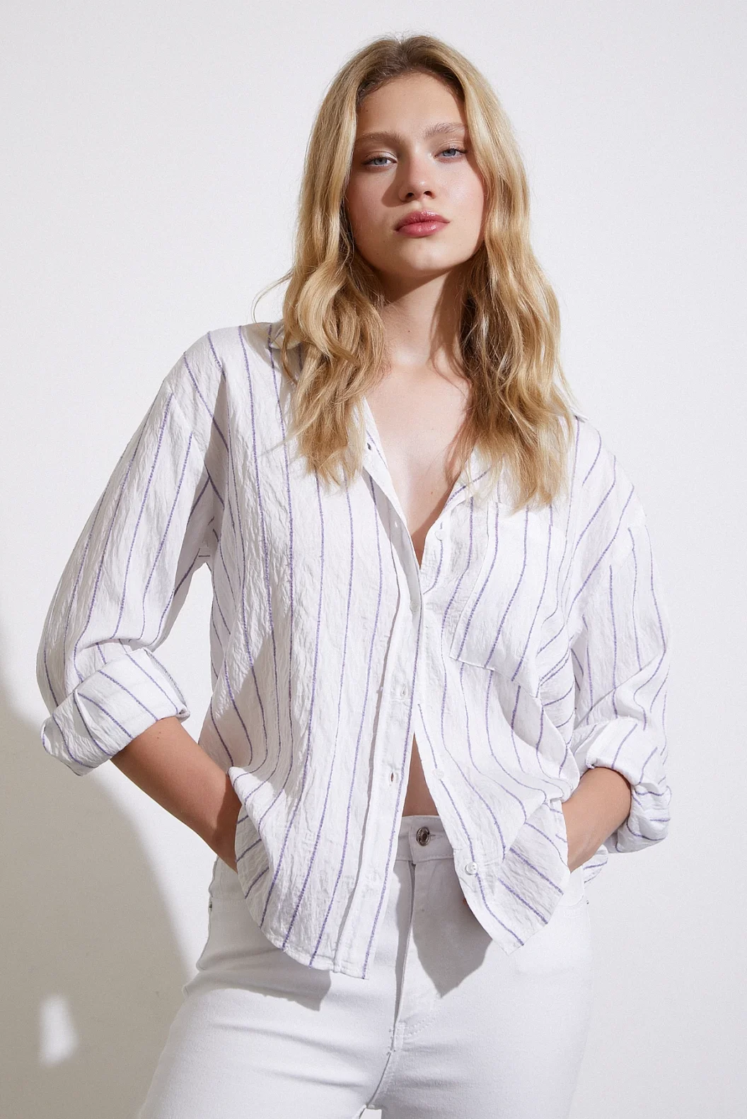 قميص مخطط جيب أرجواني