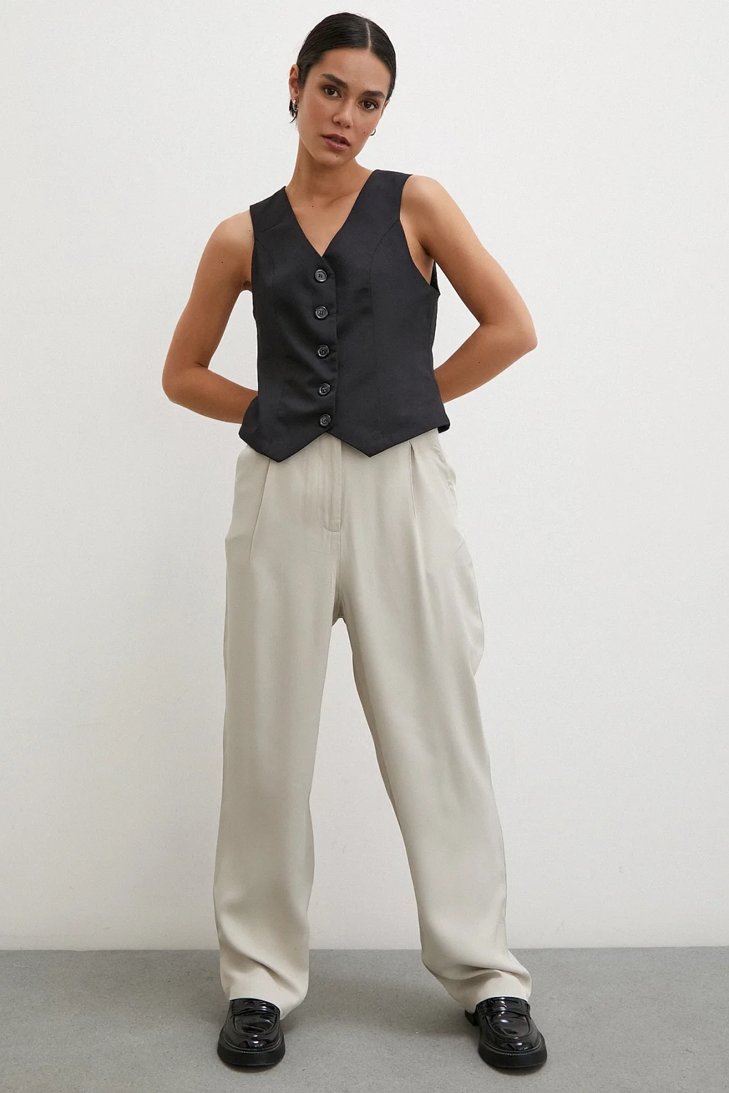 Kemer Detaylı Klasik Pantolon Taş