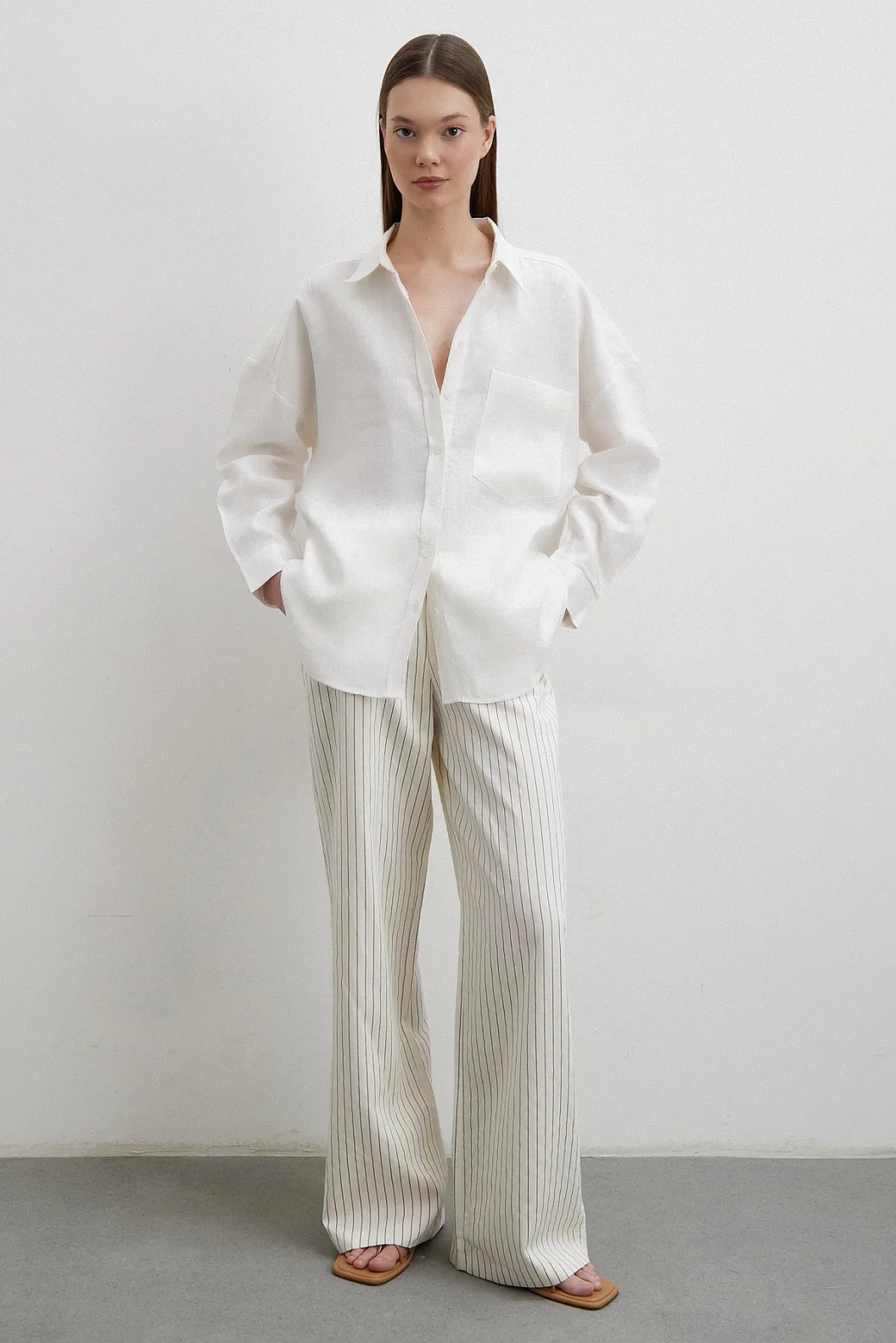 قميص كتان حقيبة مزين بأسماك على اللون العاجي