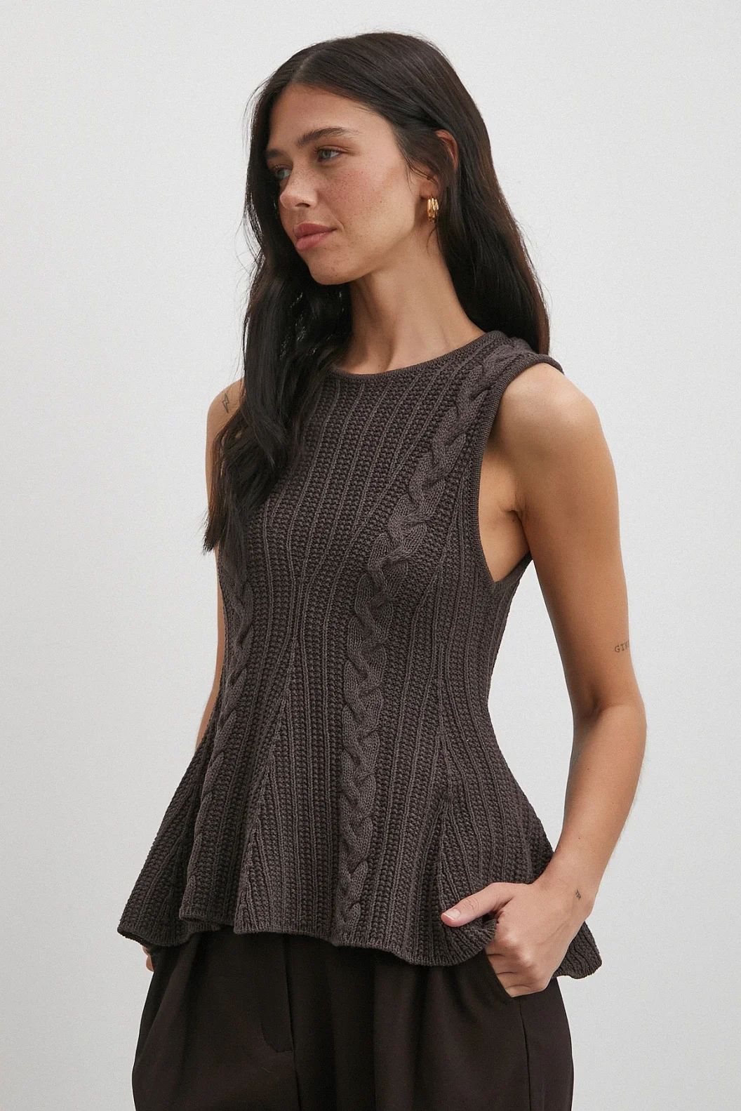 Burgu Örgü Kolsuz Triko Kahve