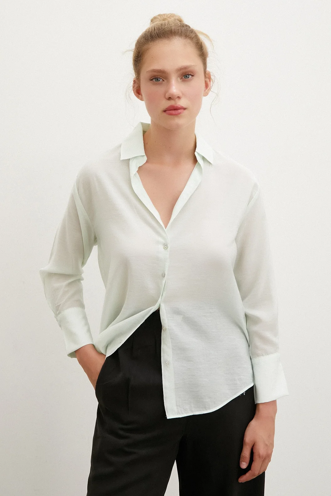 V-Neck Ribbed Shirt Mint